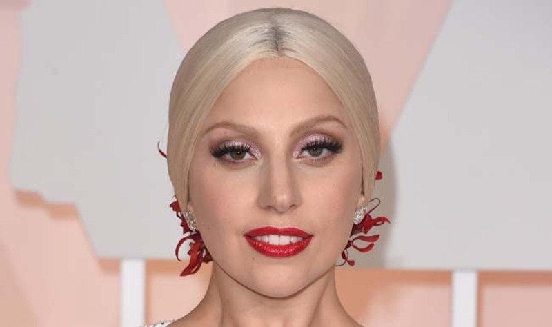 فيديو: ليدي غاغا تبكي نساء الأوسكار 2016 بغنائها  Til It Happens To You